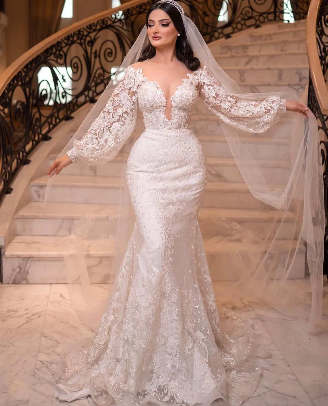 Elegant Wedding Dress Applqiues Sequins Long Sleeves V Neck Shiny 3D Lace Train Ruffles Custom Made Bridal Gowns Mermaid
Elegant Wedding Dress Applqiues Sequins Long Sleeves V Neck Shiny 3D Lace Train Ruffles Custom Made Bridal Gowns Mermaid