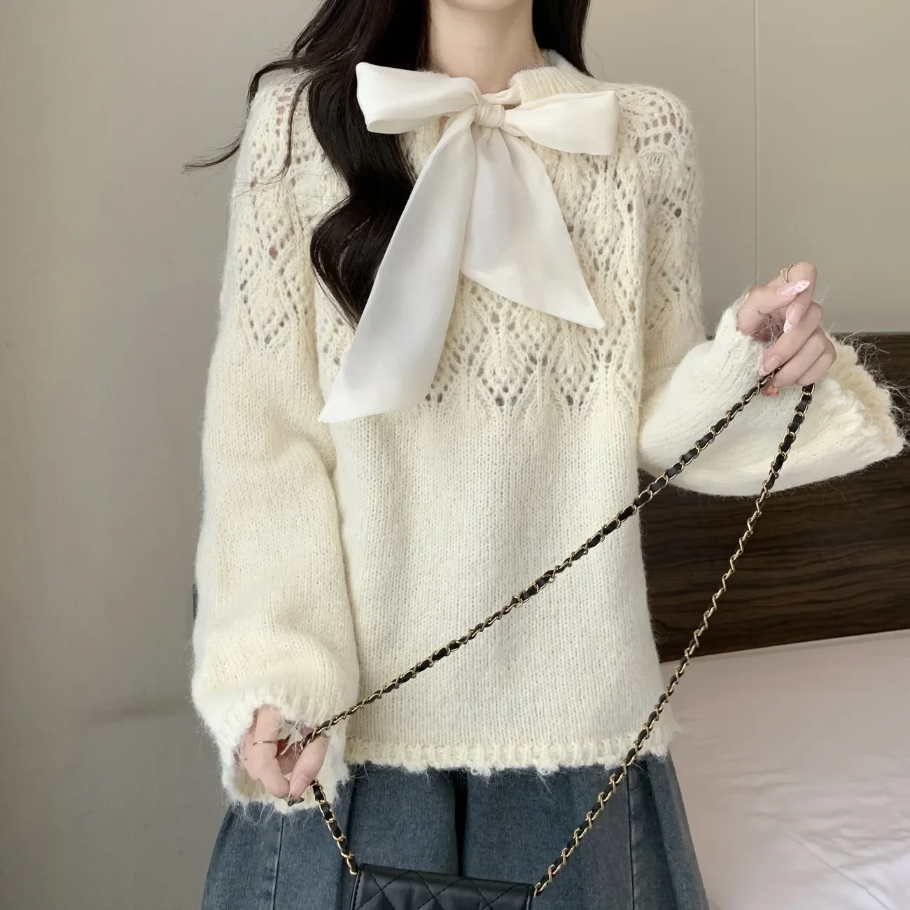 Korean Retro Cute Bow Sweet Hollow Out Sweater Women Pullover Casual Lazy Wind Knitted Jumpers Preppy Style Double Sided Wear
Korean Retro Cute Bow Sweet Hollow Out Sweater Women Pullover Casual Lazy Wind Knitted Jumpers Preppy Style Double Sided Wear