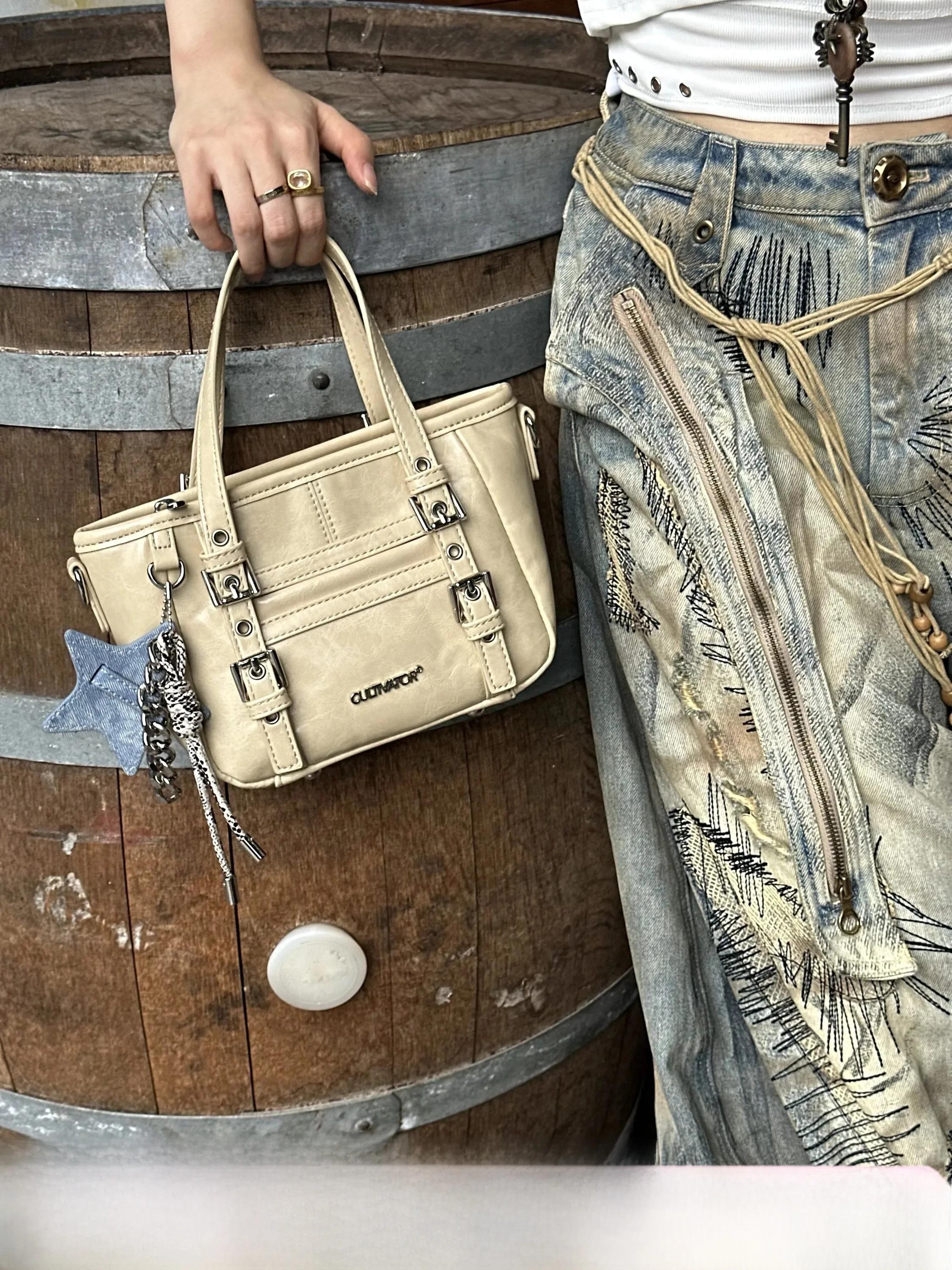 Original Cultivator Retro Simple Commuter Handbag Basket Bag Crossbody Shoulder Bag Polyester Detachable Strap
Original Cultivator Retro Simple Commuter Handbag Basket Bag Crossbody Shoulder Bag Polyester Detachable Strap