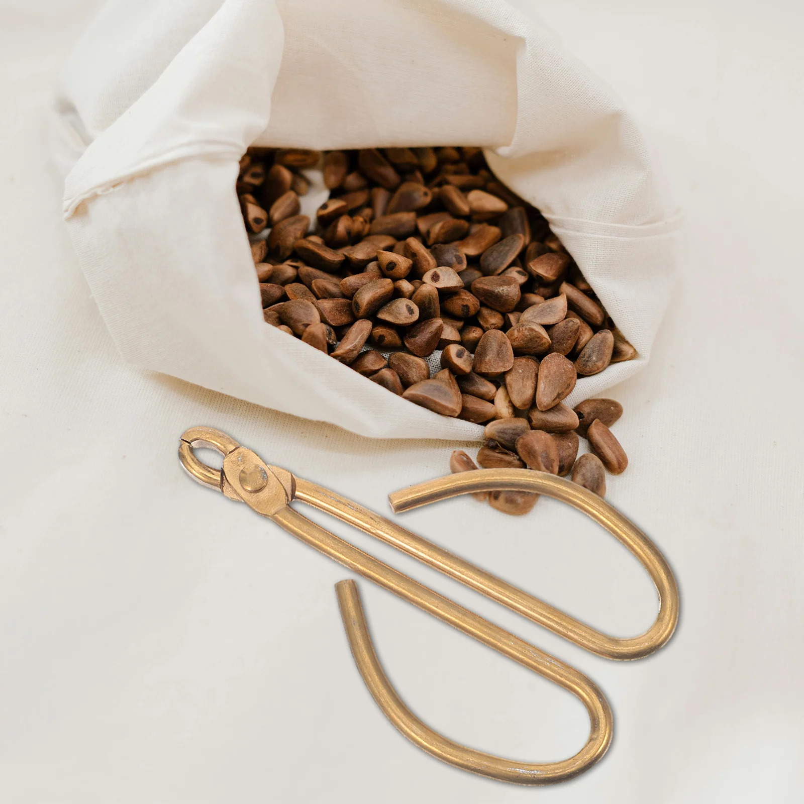 Walnut Clip Nut Cracking Tool Stainless Steel Chestnut Peeler for Pine Nuts Pistachios Easy Grip Shelling Accessory
Walnut Clip Nut Cracking Tool Stainless Steel Chestnut Peeler for Pine Nuts Pistachios Easy Grip Shelling Accessory