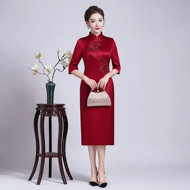 Элегантный приталенный костюм из ацетата для матери невесты, высококачественный, модный, весенний, национальный стиль
Элегантный приталенный костюм из ацетата для матери невесты, высококачественный, модный, весенний, национальный стиль