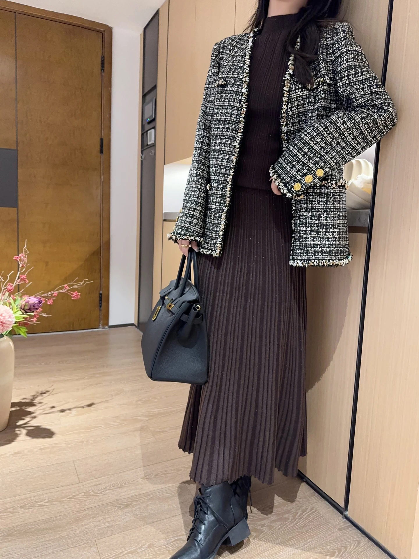 Elegant Autumn Winter Knitted Woolen Skirt Slim Fit A-Line Umbrella Skirt Women's Fashion Bright Thread Shiny Half-lengt...
Elegant Autumn Winter Knitted Woolen Skirt Slim Fit A-Line Umbrella Skirt Women's Fashion Bright Thread Shiny Half-lengt...