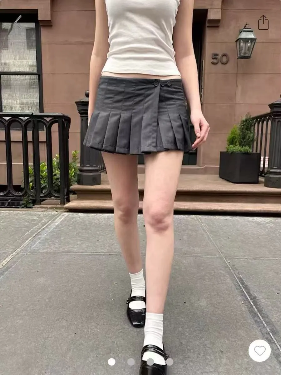 Gray Sexy Low Waist Button Skirts Women Summer Y2K Streetwear Aesthetic Chic Mini Skirt Vintage Sweet Preppy Style Faldas New
Gray Sexy Low Waist Button Skirts Women Summer Y2K Streetwear Aesthetic Chic Mini Skirt Vintage Sweet Preppy Style Faldas New