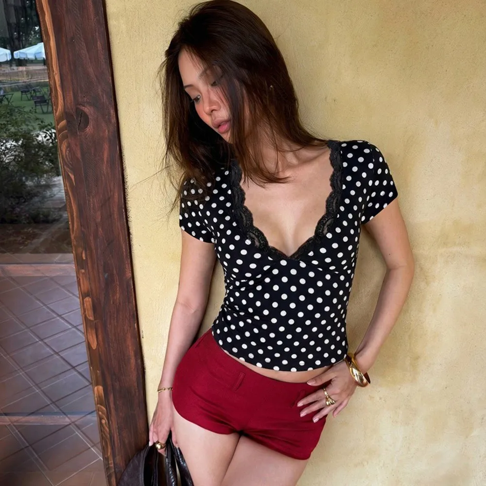 Y2k Women Short Sleeve T Shirt V Neck Polka Dot T Shirts Lace Trim Black And White Top Wrap Style Ribbed Waistband Crop Top
Y2k Women Short Sleeve T Shirt V Neck Polka Dot T Shirts Lace Trim Black And White Top Wrap Style Ribbed Waistband Crop Top