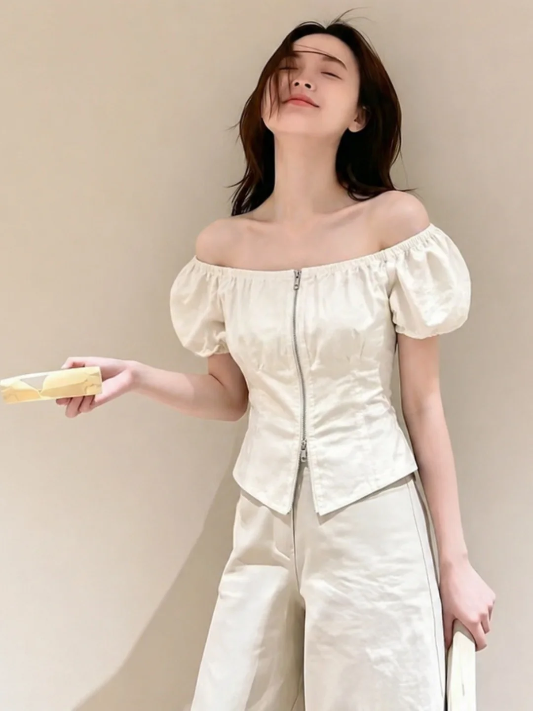Unique Shoulder Baring Zipper Short Sleeve Commute Top Korean Style Straight Cut Silk Material Color Fashionable Summer...
Unique Shoulder Baring Zipper Short Sleeve Commute Top Korean Style Straight Cut Silk Material Color Fashionable Summer...