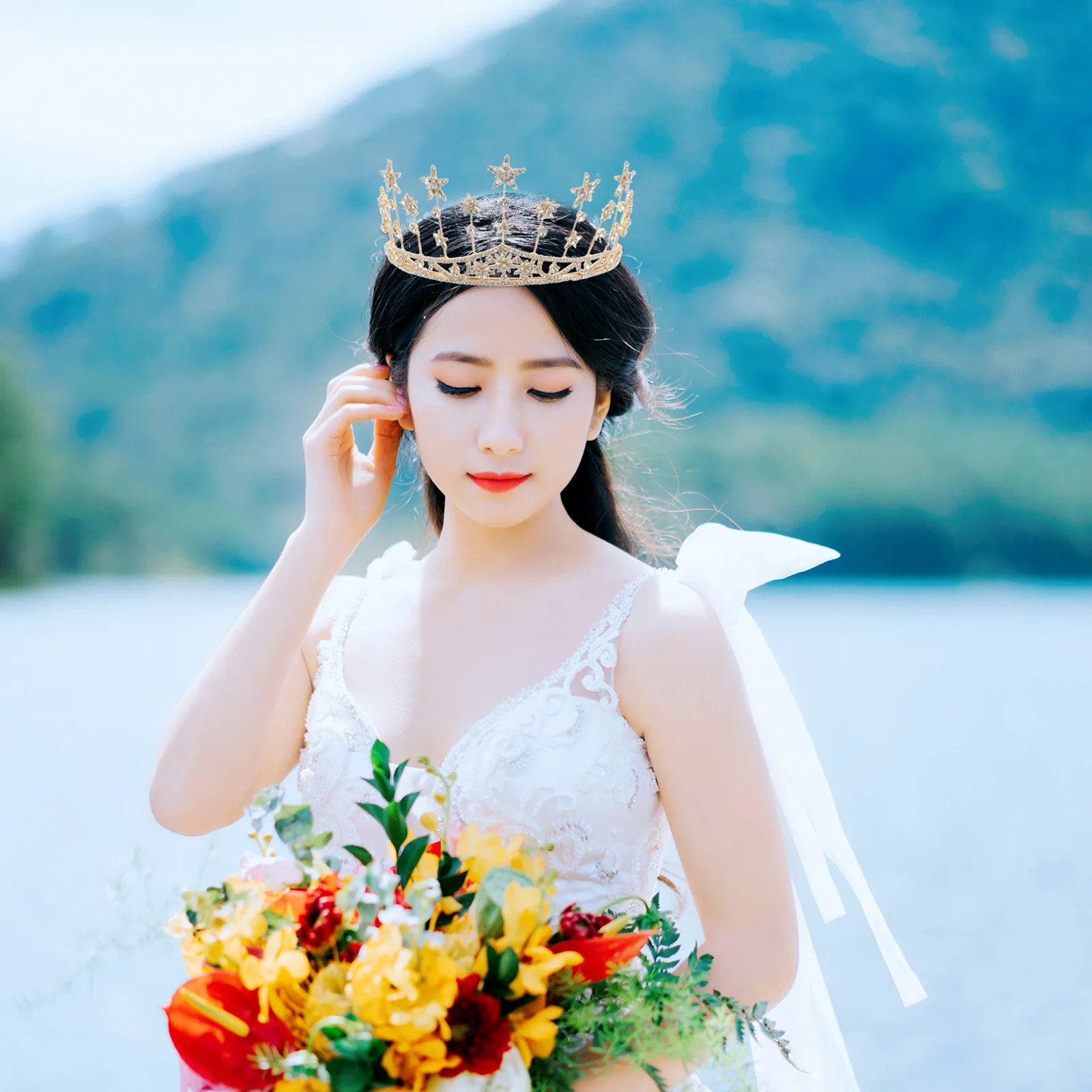 1Pcs Crystal Crown Bridal Hair Accessory Glittering Jewelry Embellished Chic Headdress for Wedding Party Festival Role Play
1Pcs Crystal Crown Bridal Hair Accessory Glittering Jewelry Embellished Chic Headdress for Wedding Party Festival Role Play