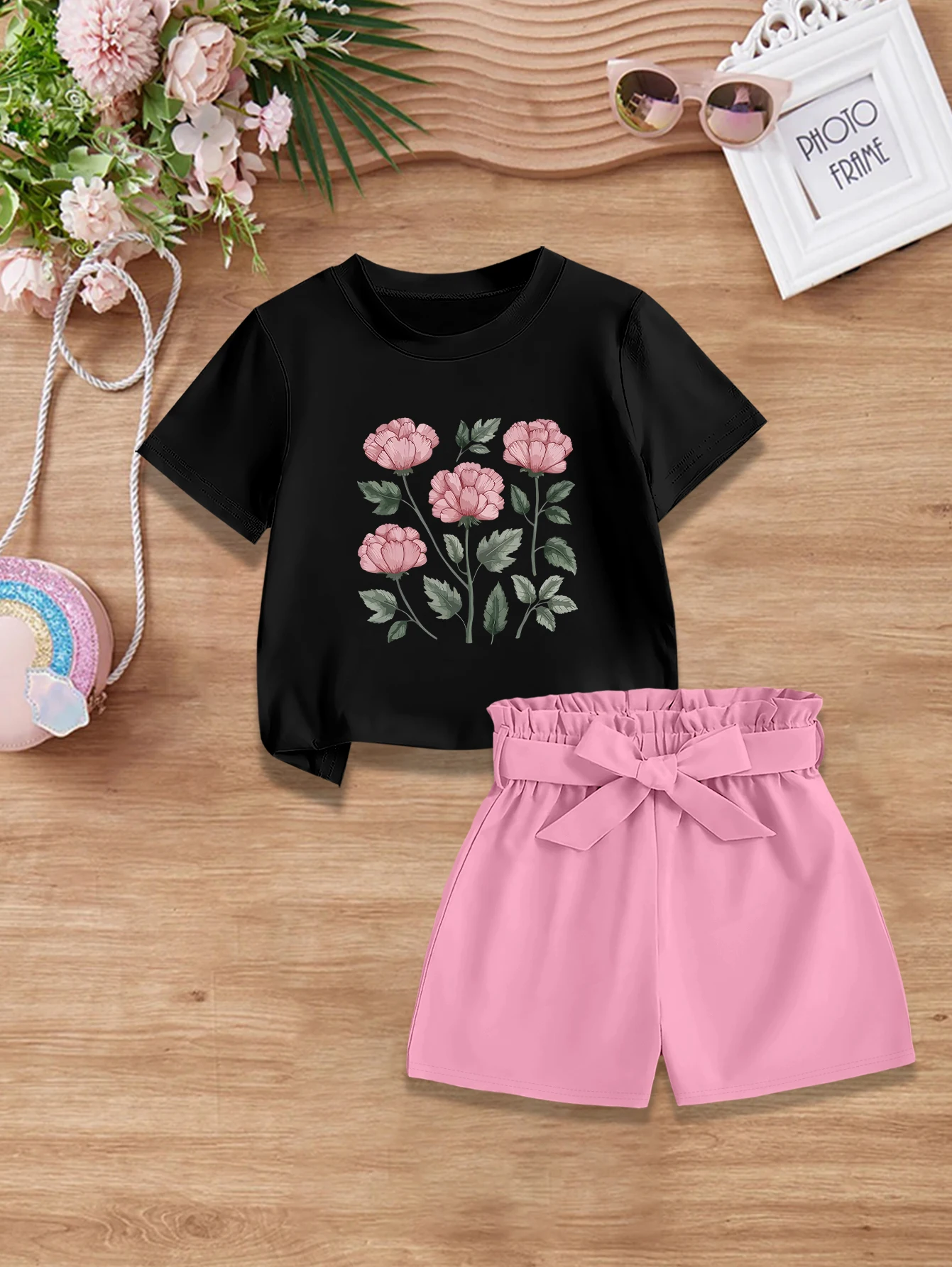 2 предмета: летний милый наряд для девочек, футболка с мультяшным принтом пионов + тканевые шорты с бантом
2 предмета: летний милый наряд для девочек, футболка с мультяшным принтом пионов + тканевые шорты с бантом