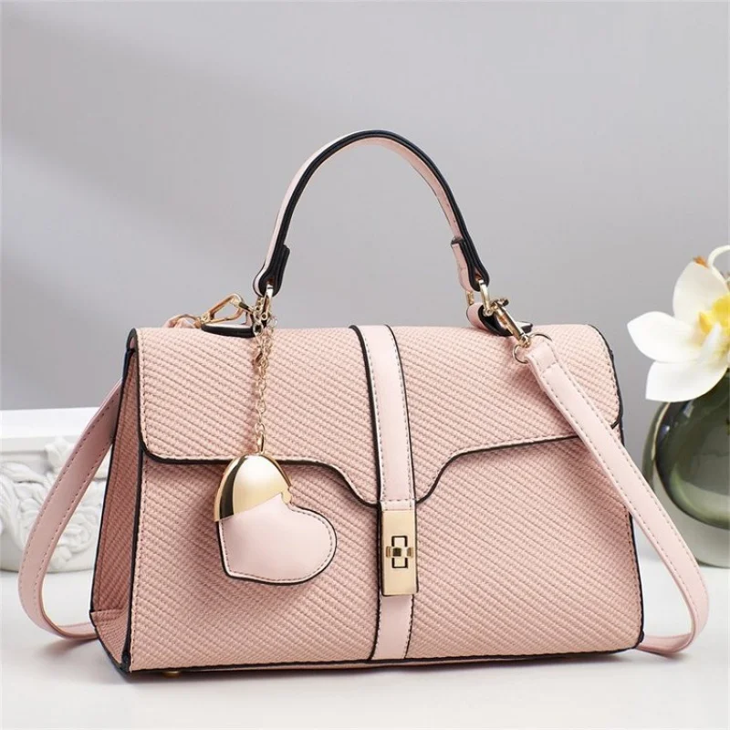 Модная джинсовая сумка через плечо, женская потертая противоугонная карманная легкая водонепроницаемая бестселлерная повседневная сумка
Модная джинсовая сумка через плечо, женская потертая противоугонная карманная легкая водонепроницаемая бестселлерная повседневная сумка 