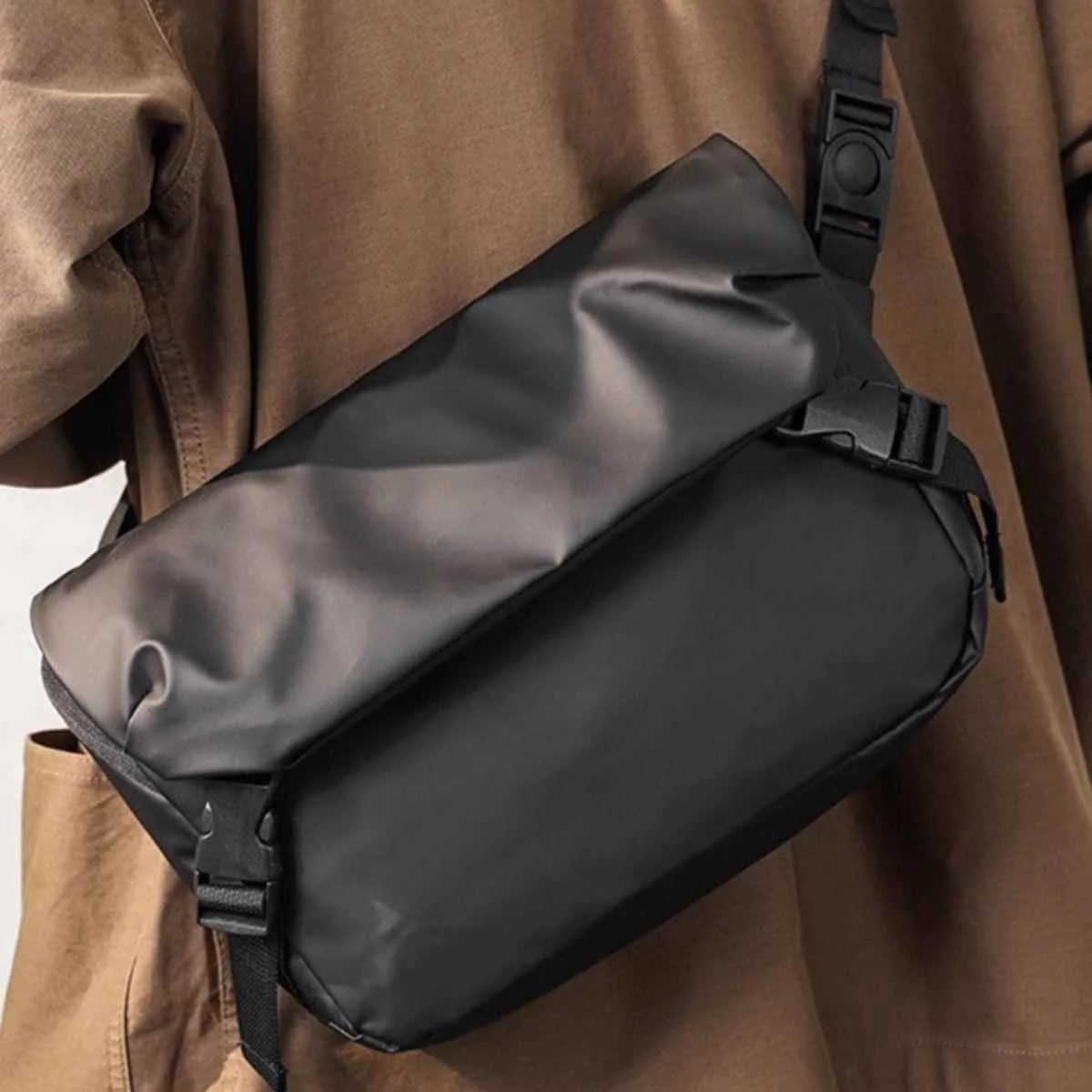 Japanese Style Cycling Chest Bag Outdoor Sports Fashion Shoulder Bag Men's Leather Pure Color Bag Diagonal Crossbody Bag
Japanese Style Cycling Chest Bag Outdoor Sports Fashion Shoulder Bag Men's Leather Pure Color Bag Diagonal Crossbody Bag