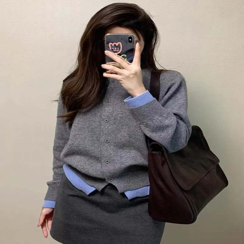Knit Sweater Coat Casual Cardigan Fake Two Piece Sweater korean popular women's clothes Knitwear Woman clothes 2025 tops cozy
Knit Sweater Coat Casual Cardigan Fake Two Piece Sweater korean popular women's clothes Knitwear Woman clothes 2025 tops cozy