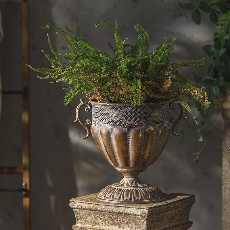 European retro old flower pot outdoor garden vase handicraft ornament American wrought iron metal wedding decoration
European retro old flower pot outdoor garden vase handicraft ornament American wrought iron metal wedding decoration