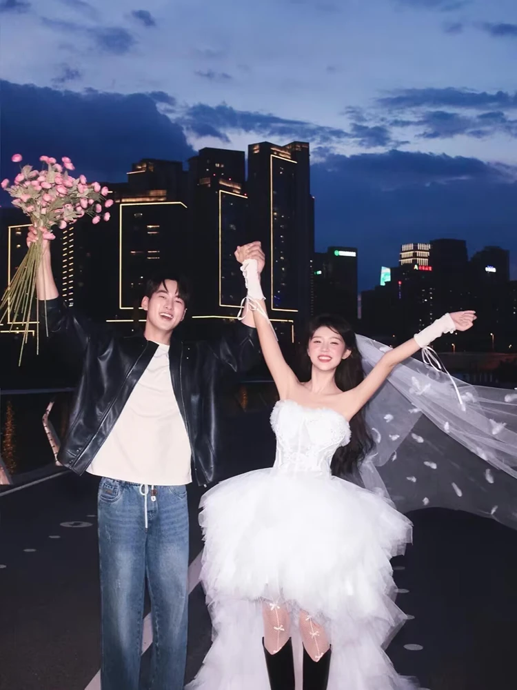 New Couple Night Scene Street Snap Light Veil Front Short Back Long White Forest System Wedding Dress Photography Studio Costume
New Couple Night Scene Street Snap Light Veil Front Short Back Long White Forest System Wedding Dress Photography Studio Costume