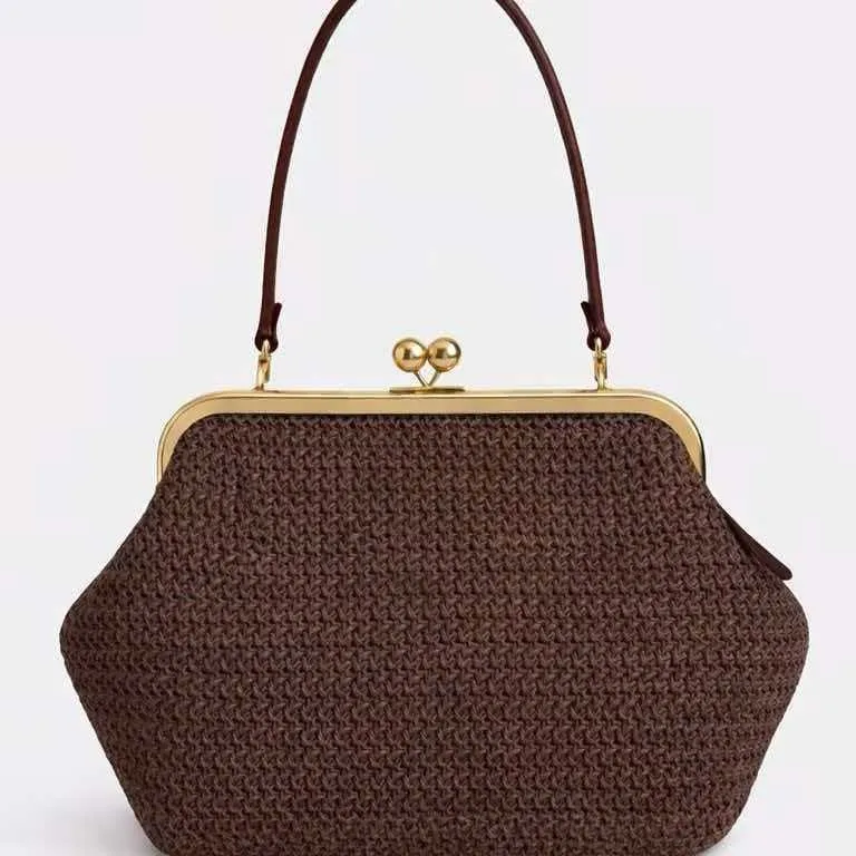 Fashion Large Striped Clip Shell Clucth Bag for Women Designer PP Straw Handbags Luxury Summer Beach Woven Bags Vacation 2026
Fashion Large Striped Clip Shell Clucth Bag for Women Designer PP Straw Handbags Luxury Summer Beach Woven Bags Vacation 2026