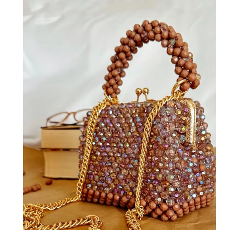 Двухцветный дизайн сращивания, ручная женская сумка, блестящие сумки ручной работы с хрустальными бусинами, текстурированные клатчи с зажимом для вечеринок и банкетов 
Двухцветный дизайн сращивания, ручная женская сумка, блестящие сумки ручной работы с хрустальными бусинами, текстурированные клатчи с зажимом для вечеринок и банкетов