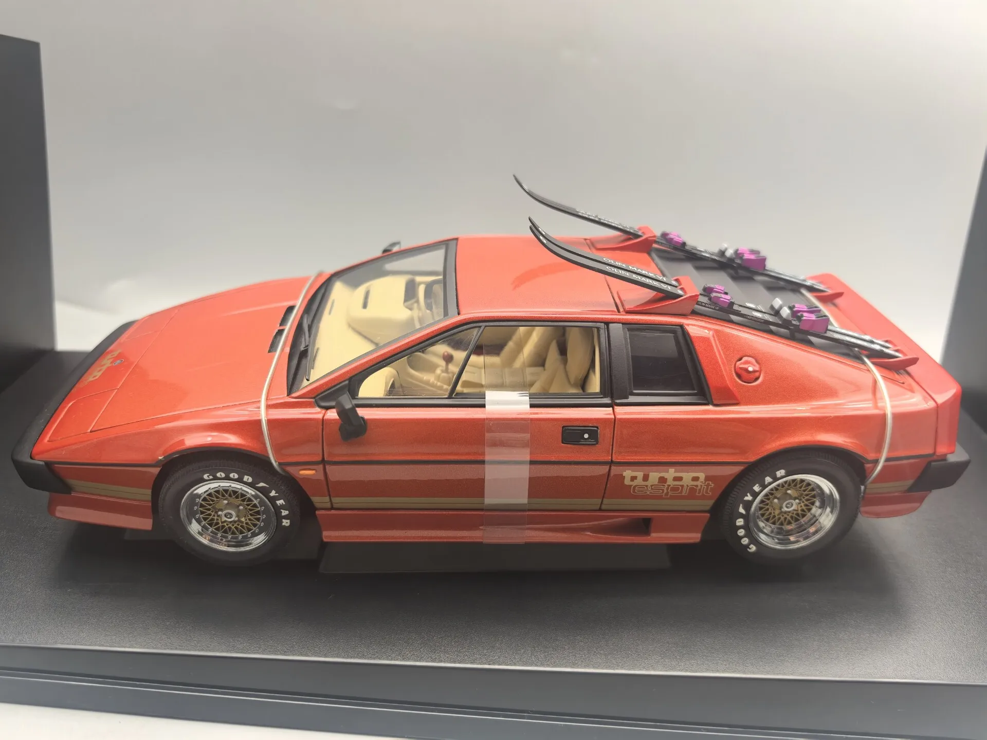 Autoart 1:18 Esprit Turbo 007 For Your Eyes Only Simulation Limited Edition All Open Alloy Metal Static Car Model Toy Gift
Autoart 1:18 Esprit Turbo 007 For Your Eyes Only Simulation Limited Edition All Open Alloy Metal Static Car Model Toy Gift