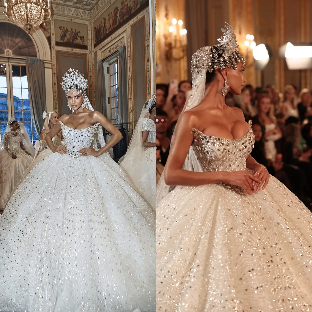 Exquisite Ball Gown Wedding Dress Crystal Sequins Bridal Gowns Sweetheart Neck Sleeveless Sweep Train Customized vestidos
Exquisite Ball Gown Wedding Dress Crystal Sequins Bridal Gowns Sweetheart Neck Sleeveless Sweep Train Customized vestidos