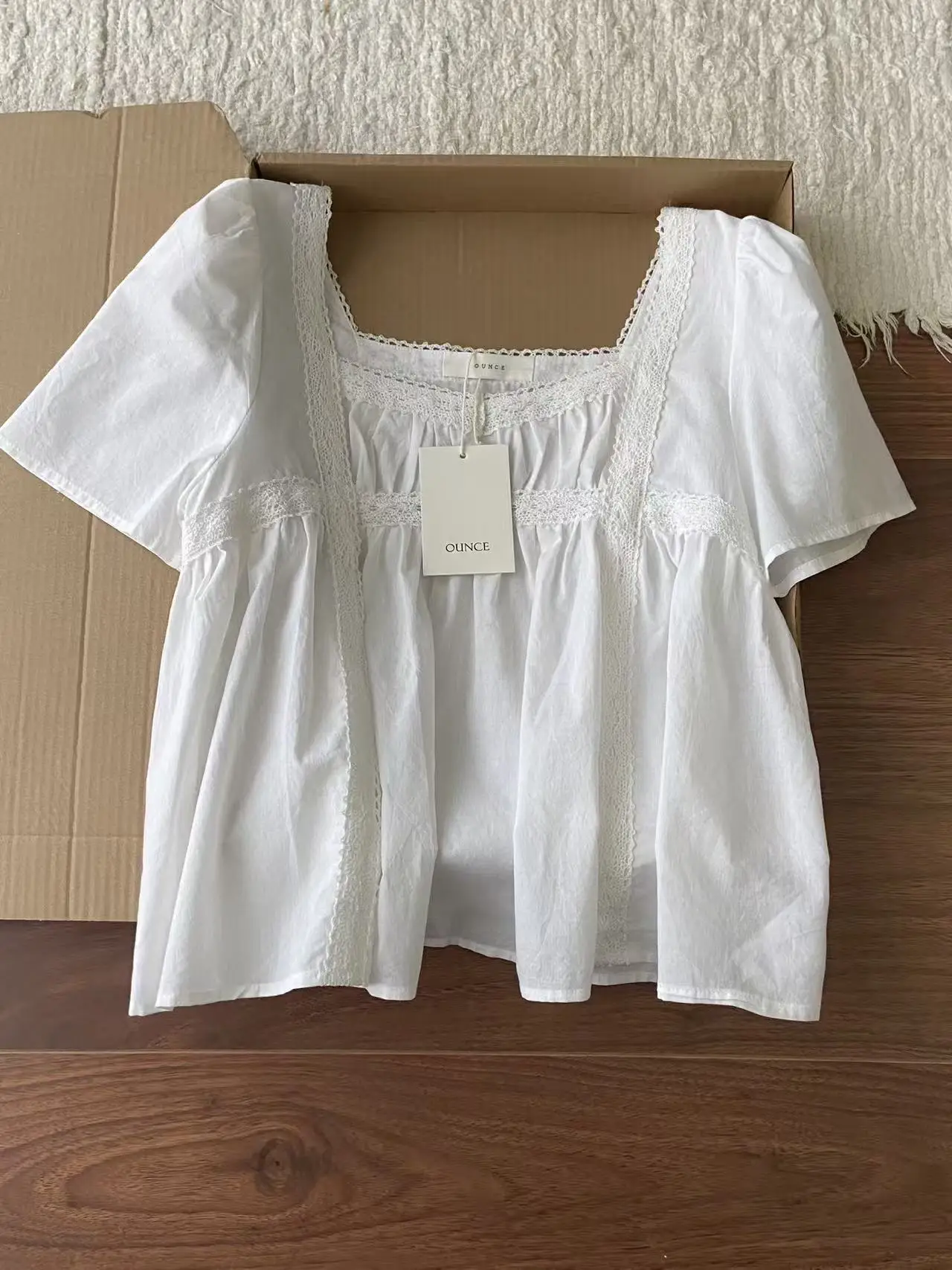 Summer Freshness! Lace Square Collar Sweetish Shirt Gentle Personality Cotton Bubble Sleeve Slimming Effect Ladylike Style
Summer Freshness! Lace Square Collar Sweetish Shirt Gentle Personality Cotton Bubble Sleeve Slimming Effect Ladylike Style