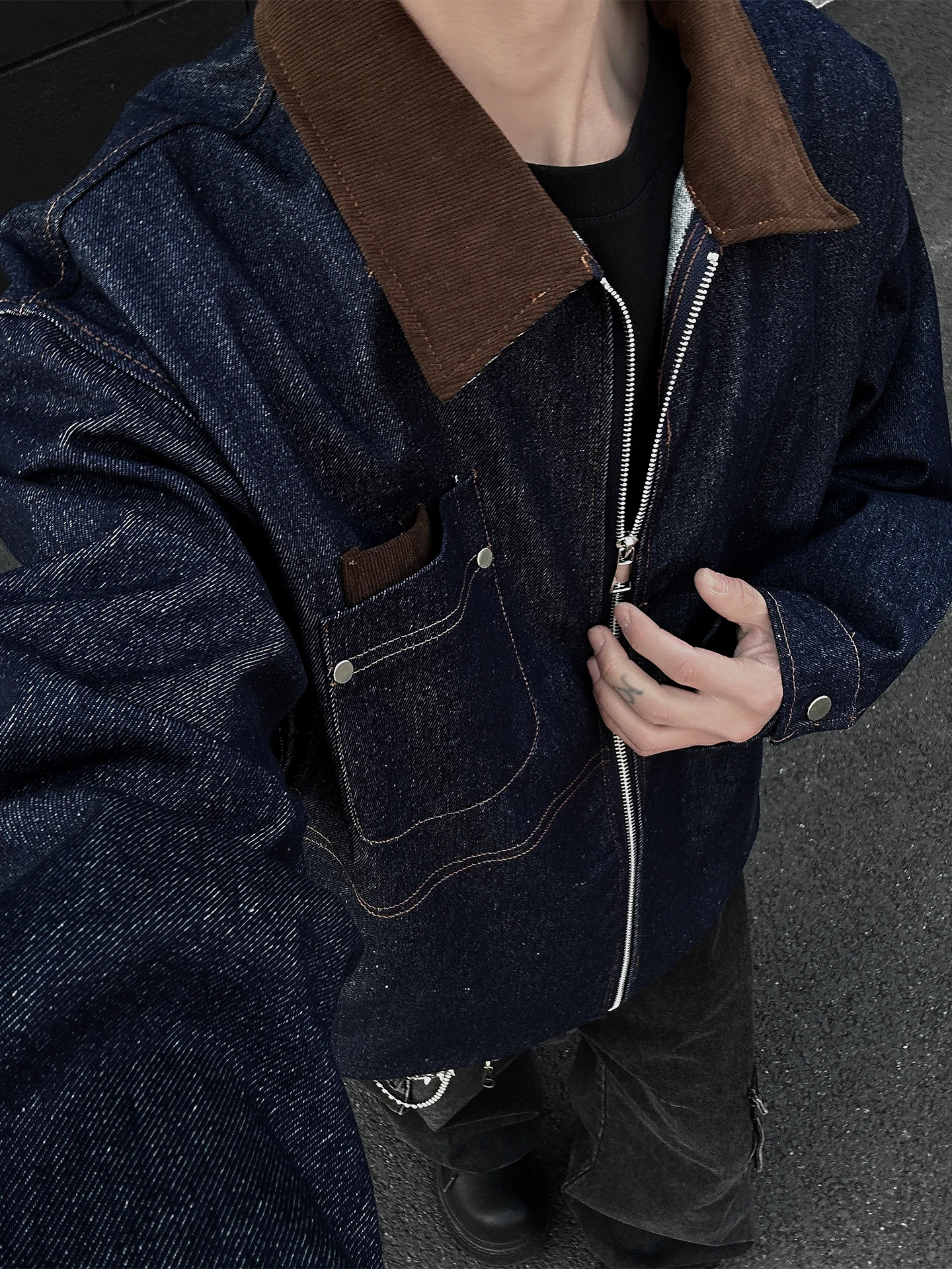 Американская джинсовая рабочая одежда в стиле ретро, мужская свободная верхняя одежда с воротником, осенний модный брендовый простой свободный топ с длинными буквами
Американская джинсовая рабочая одежда в стиле ретро, мужская свободная верхняя одежда с воротником, осенний модный брендовый простой свободный топ с длинными буквами