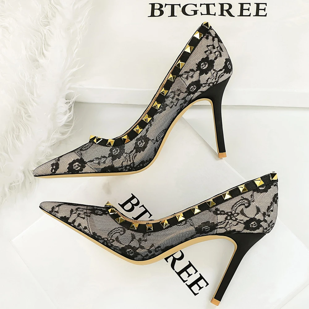 BIGTREE Shoes Sexy High Heels Lace Mesh Women Pumps Rivet Decoration Stiletto Heels 9 CM Ladies Sexy Party Shoes Plus Size 43
BIGTREE Shoes Sexy High Heels Lace Mesh Women Pumps Rivet Decoration Stiletto Heels 9 CM Ladies Sexy Party Shoes Plus Size 43
