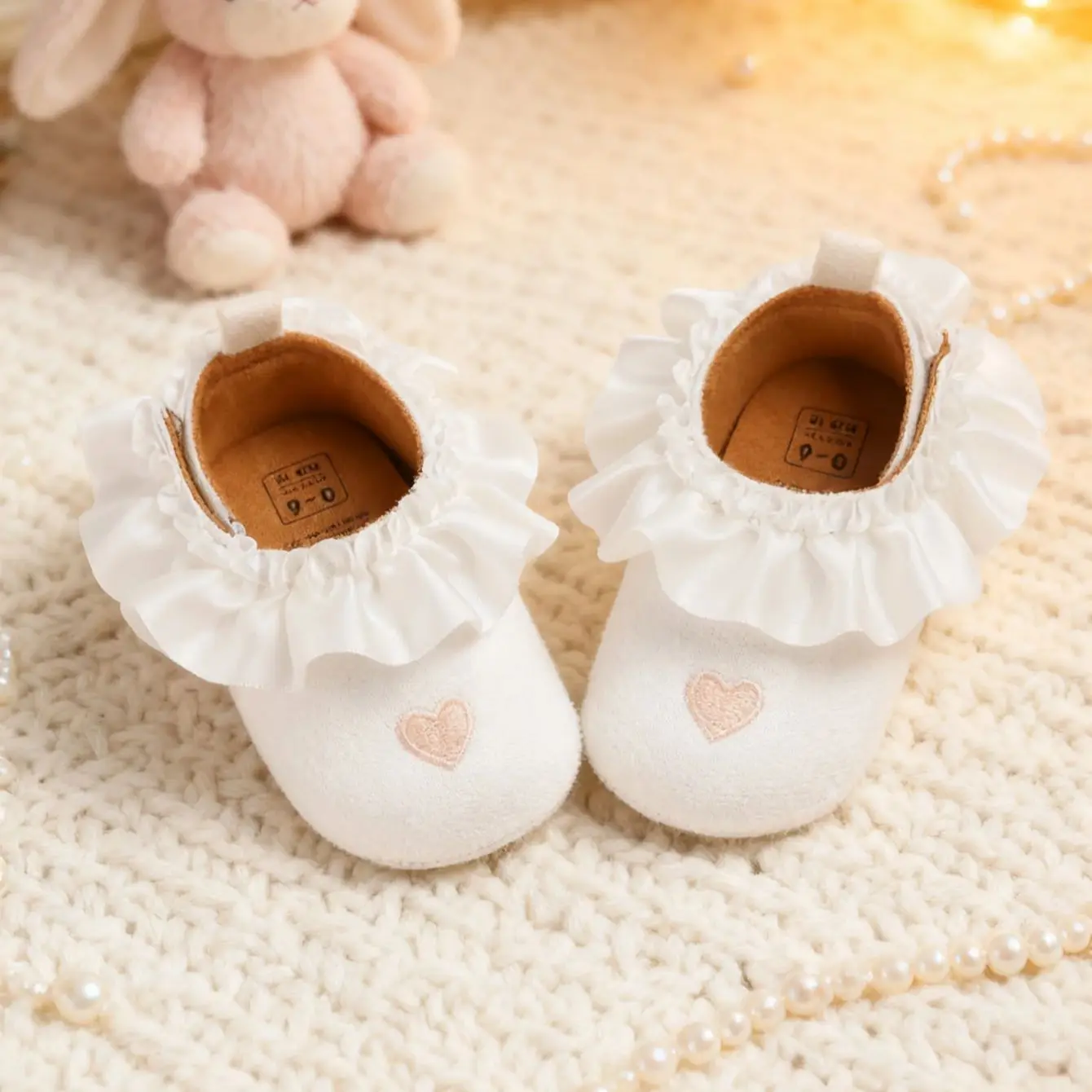 Новая детская обувь с плиссированным дизайном и милой мужской и женской обувью на резиновой подошве, противоскользящая обувь для первой ходьбы.
Новая детская обувь с плиссированным дизайном и милой мужской и женской обувью на резиновой подошве, противоскользящая обувь для первой ходьбы.