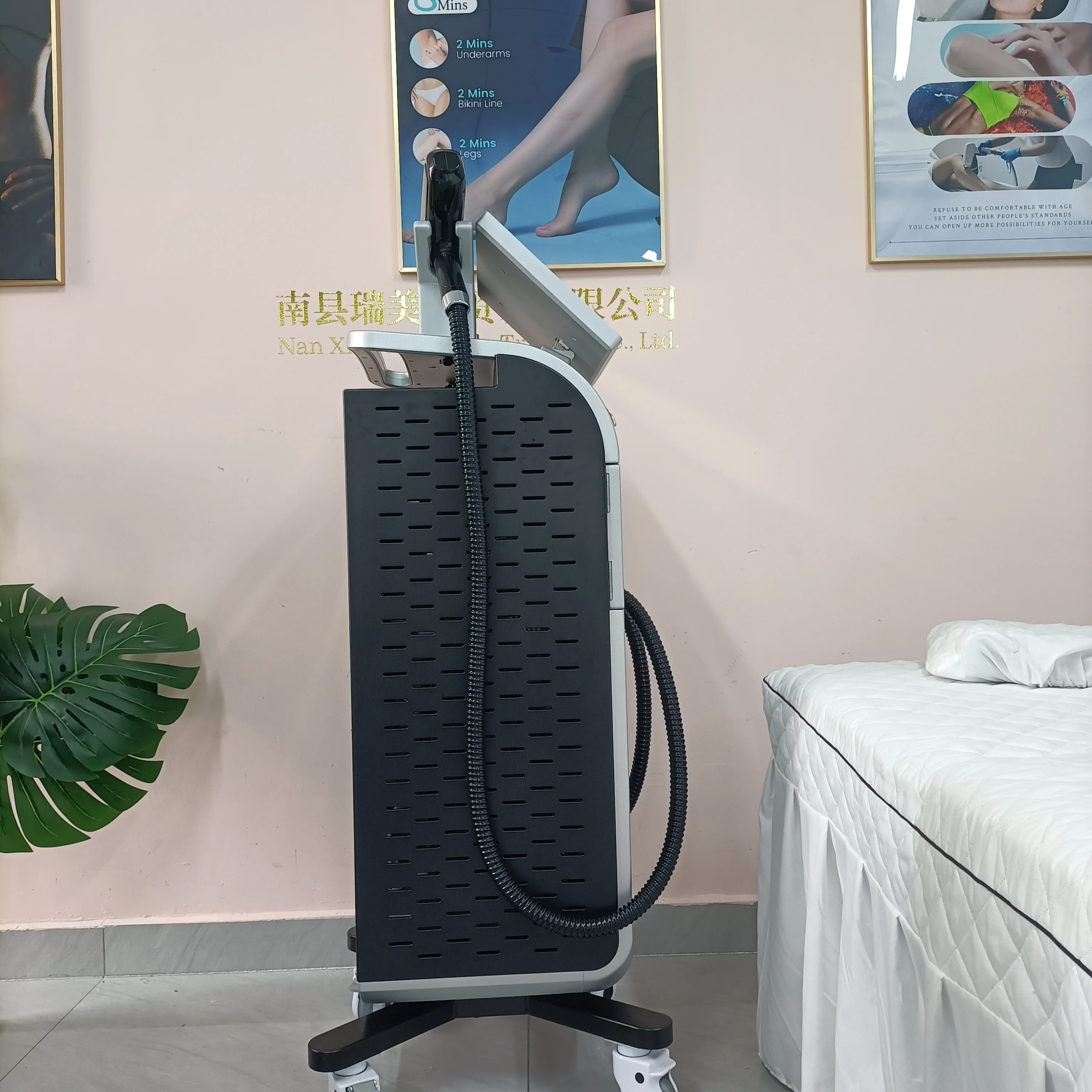5000W FR 12-speed Portable Commercial Diode Beauty Device, Suitable for Hair Removal and Skin Rejuvenation
5000W FR 12-speed Portable Commercial Diode Beauty Device, Suitable for Hair Removal and Skin Rejuvenation