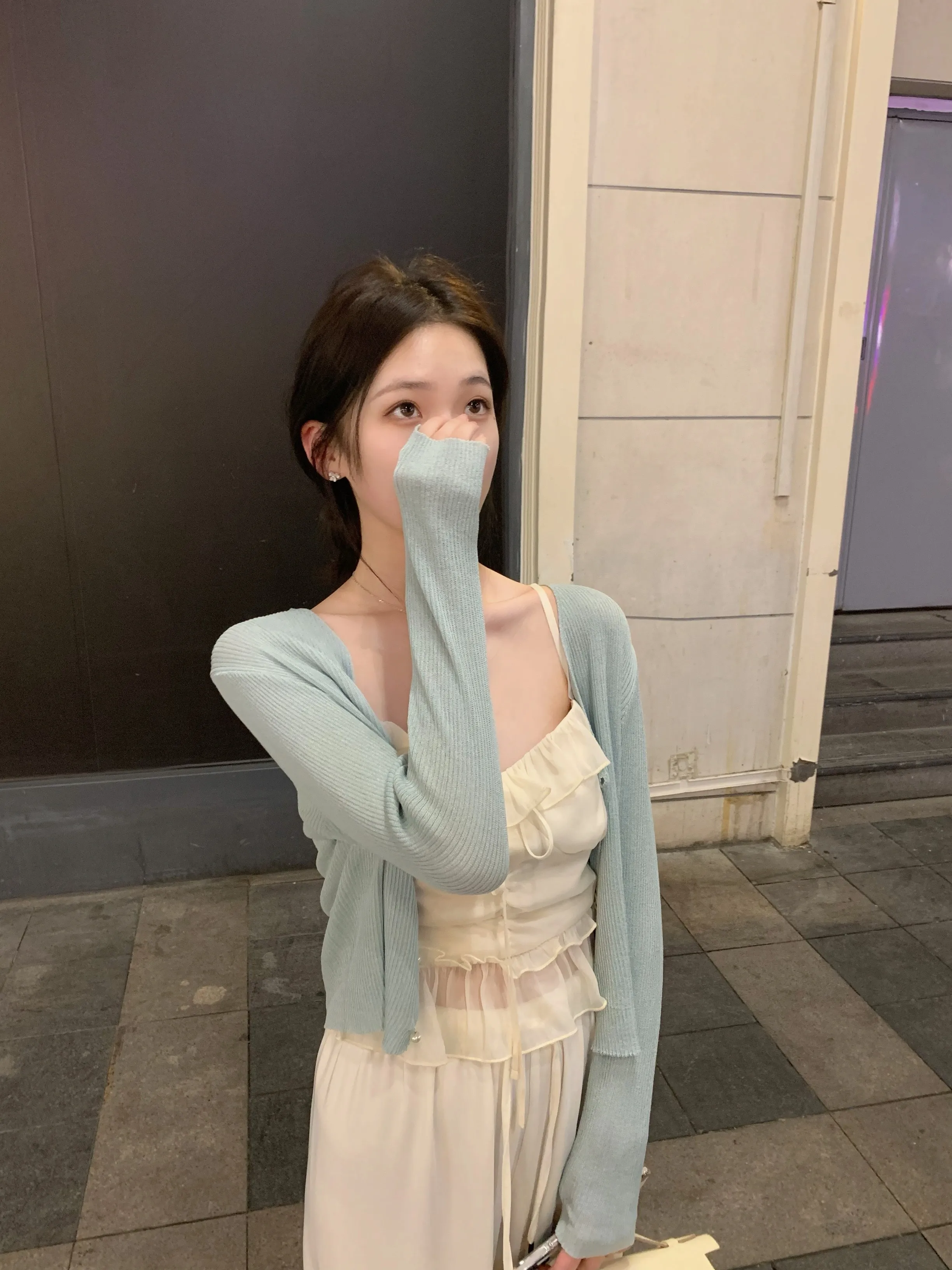 Blue Gentle Breeze Thin Long Sleeve Ice Silk Sun Protection Open Cardigan Short Knitted Summer Women's Top Outerwear Shawl Co...
Blue Gentle Breeze Thin Long Sleeve Ice Silk Sun Protection Open Cardigan Short Knitted Summer Women's Top Outerwear Shawl Co...
