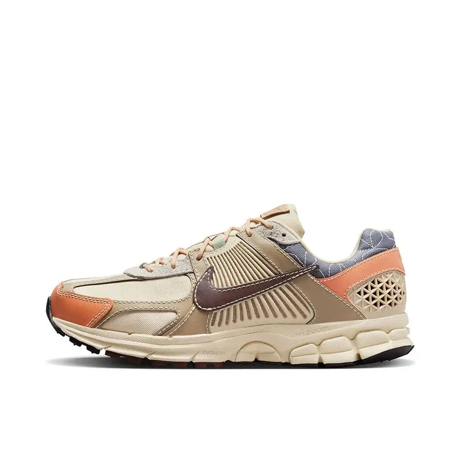 Nike Zoom Vomero 5, женские и мужские кроссовки Sandpile White Soil Brown, удобные амортизирующие дышащие кроссовки в стиле ретро FZ5051-121
Nike Zoom Vomero 5, женские и мужские кроссовки Sandpile White Soil Brown, удобные амортизирующие дышащие кроссовки в стиле ретро FZ5051-121