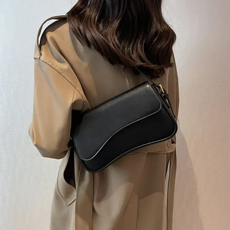 2024 New Vintage Leather Crossbody Bags for Women Designer Female Small Flap Shoulder Underarm Bag Armpit Handbags and Purses
2024 New Vintage Leather Crossbody Bags for Women Designer Female Small Flap Shoulder Underarm Bag Armpit Handbags and Purses