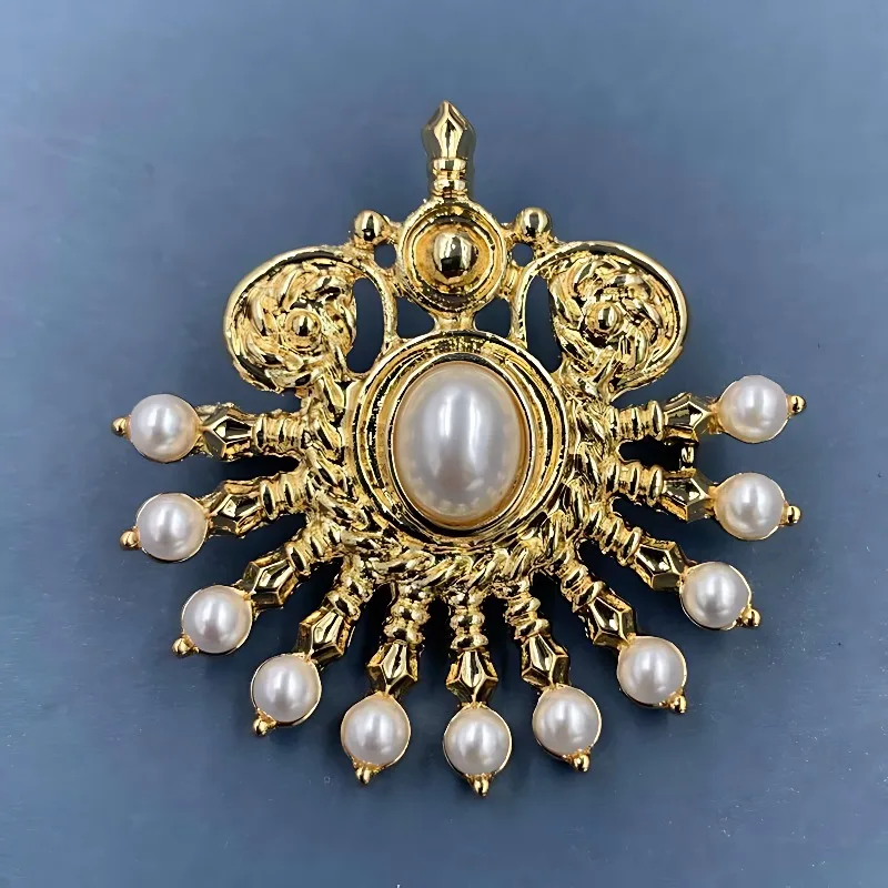 Creative Vintage Baroque Style Brooch Hollow Out Peacock Fan Shaped Corsage Trendy Clothing Suit Jacket Unisex Accessory
Creative Vintage Baroque Style Brooch Hollow Out Peacock Fan Shaped Corsage Trendy Clothing Suit Jacket Unisex Accessory