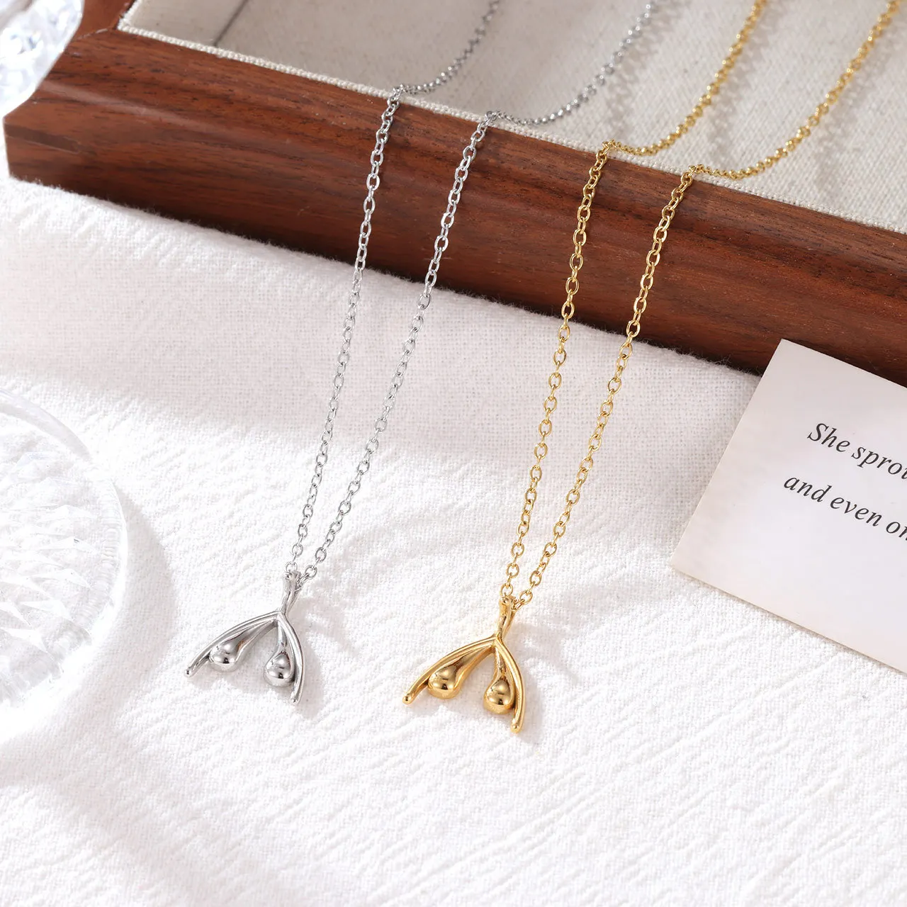 Hypoallergenic Fish Tail Pendant Necklace for Girl's Gift 18k PVD Plated Stainless Steel Golden Chic Lovey Jewelry Accessories
Hypoallergenic Fish Tail Pendant Necklace for Girl's Gift 18k PVD Plated Stainless Steel Golden Chic Lovey Jewelry Accessories