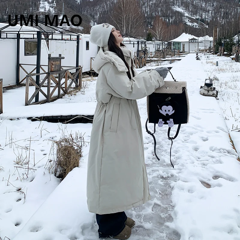 Зимняя куртка UMI MAO, новая ветровка, длинный стиль, атмосферная куртка на белом утином пуху 90, Femme
Зимняя куртка UMI MAO, новая ветровка, длинный стиль, атмосферная куртка на белом утином пуху 90, Femme