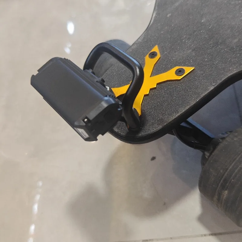 Four-wheel skateboard armrest lighting foot
Four-wheel skateboard armrest lighting foot