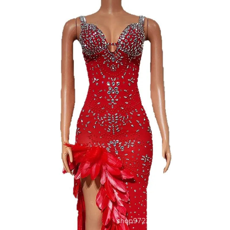 Премиум красная подтяжка, темпераментная талия, юбка со шлейфом и перьями, платье для ведущего банкета, платье для невесты, помолвки, банкетные халаты, приглашение Mariage
Премиум красная подтяжка, темпераментная талия, юбка со шлейфом и перьями, платье для ведущего банкета, платье для невесты, помолвки, банкетные халаты, приглашение Mariage