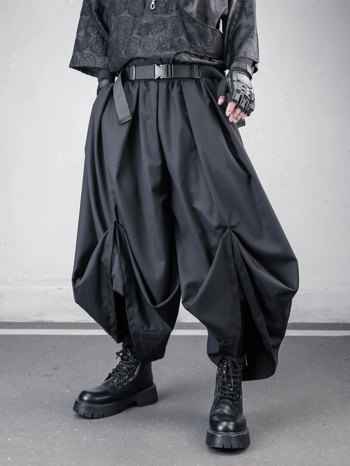 Original Yamamoto Dark Style 3D Deconstructed Pleated Design Men's Nine-Foot Pants Large Size Harlan Wide Leg Trendy Trousers
Original Yamamoto Dark Style 3D Deconstructed Pleated Design Men's Nine-Foot Pants Large Size Harlan Wide Leg Trendy Trousers