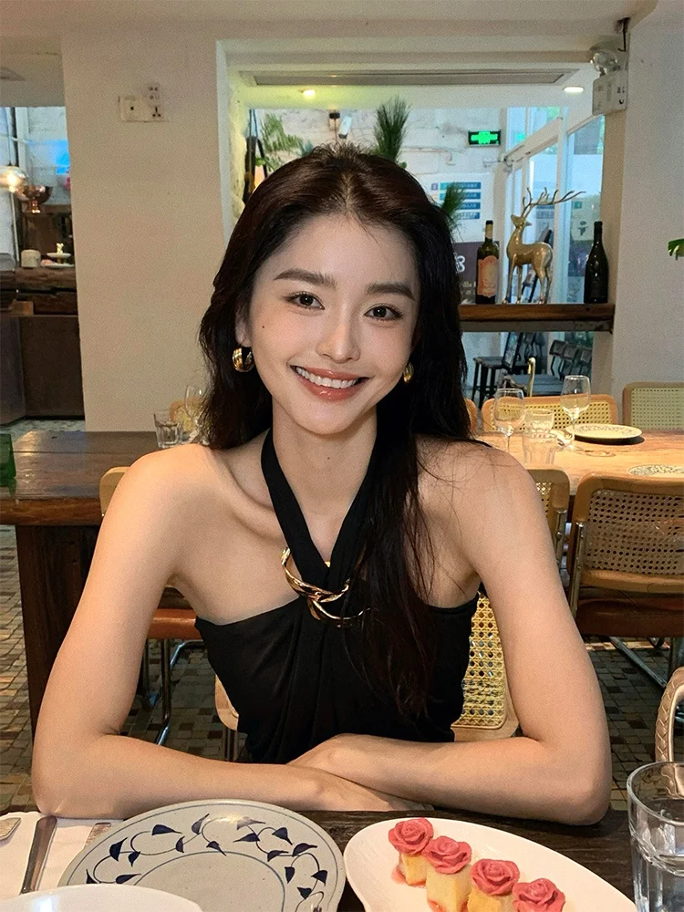Sexy Short Sexy Vest Women's Hanging Neck Top Heavy Embroidery Gold Button Backless Straight Tube Top Polyester Fiber Casual ...
Sexy Short Sexy Vest Women's Hanging Neck Top Heavy Embroidery Gold Button Backless Straight Tube Top Polyester Fiber Casual ...