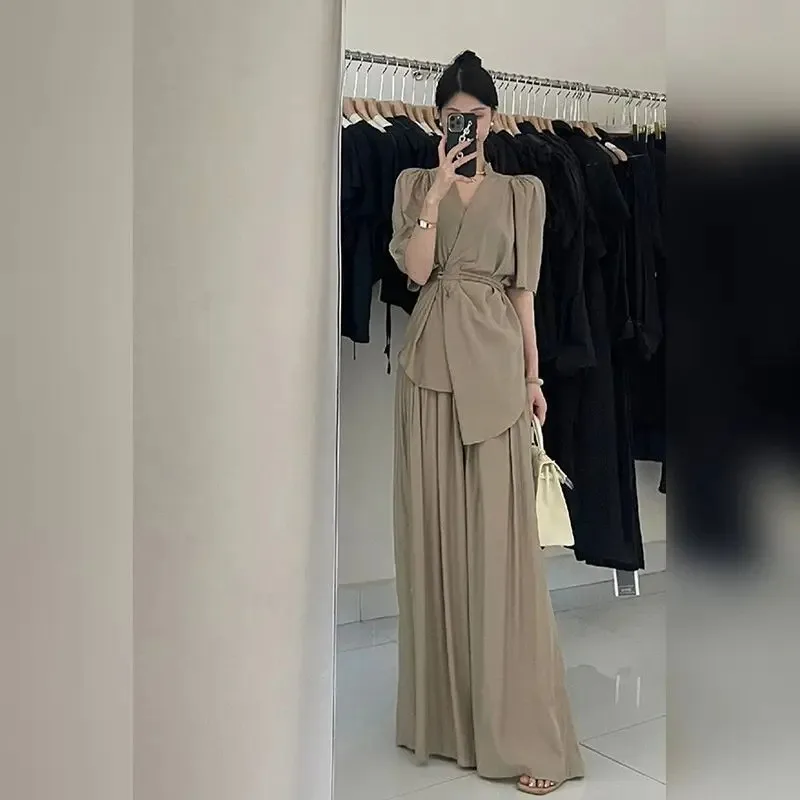 2025 New French Luxury Style Skirt Sets Women Fashion High-end Temperament Casual V-neck Top and Skirt Sets
2025 New French Luxury Style Skirt Sets Women Fashion High-end Temperament Casual V-neck Top and Skirt Sets