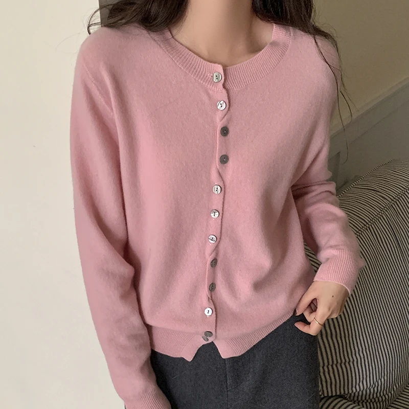 100% Merino Wool Sweater Women Long Sleeve Crew Neck Single Button Closure Solid Color Cashmere Cardigan Knitwear Jumper
100% Merino Wool Sweater Women Long Sleeve Crew Neck Single Button Closure Solid Color Cashmere Cardigan Knitwear Jumper