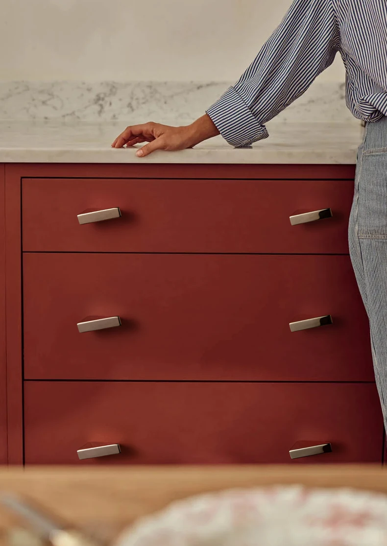 Goo-Ki Solid Brass Original Trapezoid Furniture Handles Silver Bar Pulls High-end Drawer Knobs with Round Ball Dresser Handles
Goo-Ki Solid Brass Original Trapezoid Furniture Handles Silver Bar Pulls High-end Drawer Knobs with Round Ball Dresser Handles
