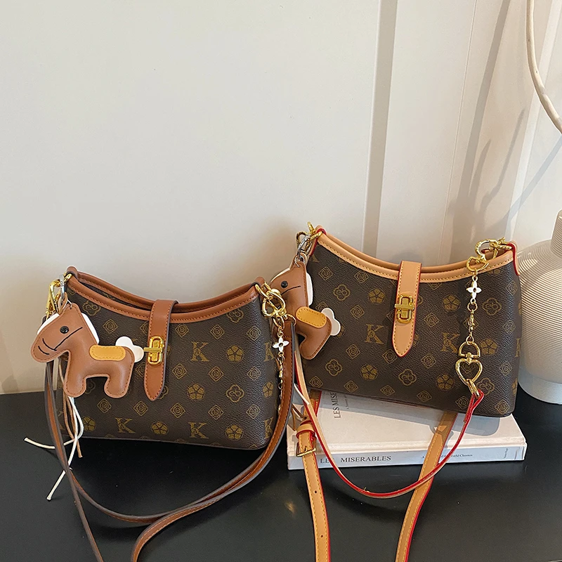 Famous style women's chain strap crossbody bag luxury design portable wallet fashion trend party zipper shoulder bag
Famous style women's chain strap crossbody bag luxury design portable wallet fashion trend party zipper shoulder bag