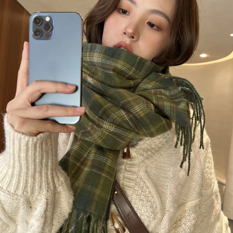 Fashion Winter Korean Version Green Checkered Scarf For Women's Warm Shawl Scarf
Fashion Winter Korean Version Green Checkered Scarf For Women's Warm Shawl Scarf