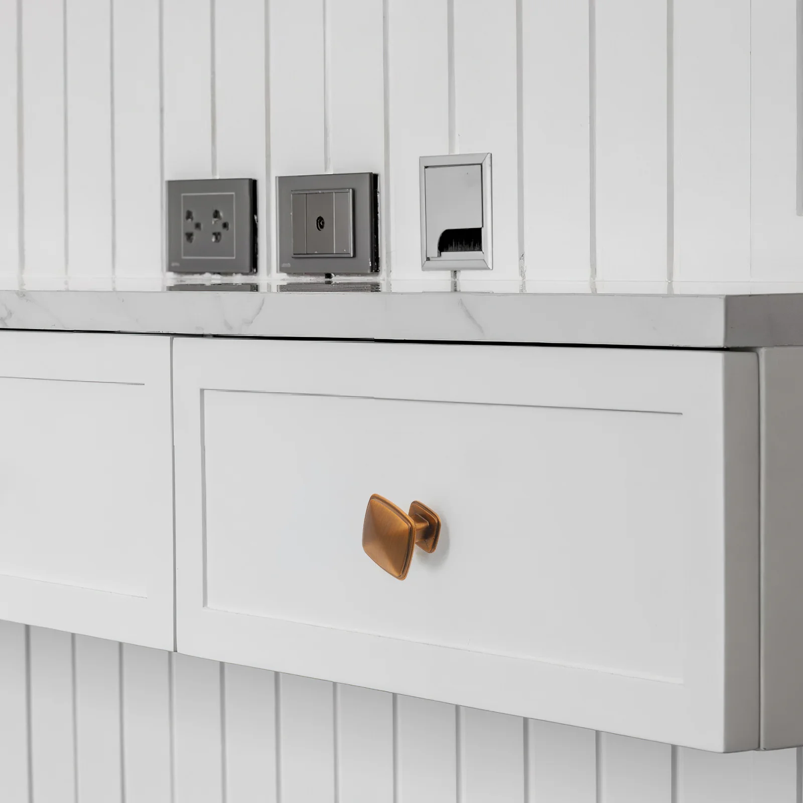 Single-Hole Cabinet Handle Pull Vintage European Style Zinc Alloy Retro Drawer Pull for Wardrobe Cupboard Dresser
Single-Hole Cabinet Handle Pull Vintage European Style Zinc Alloy Retro Drawer Pull for Wardrobe Cupboard Dresser