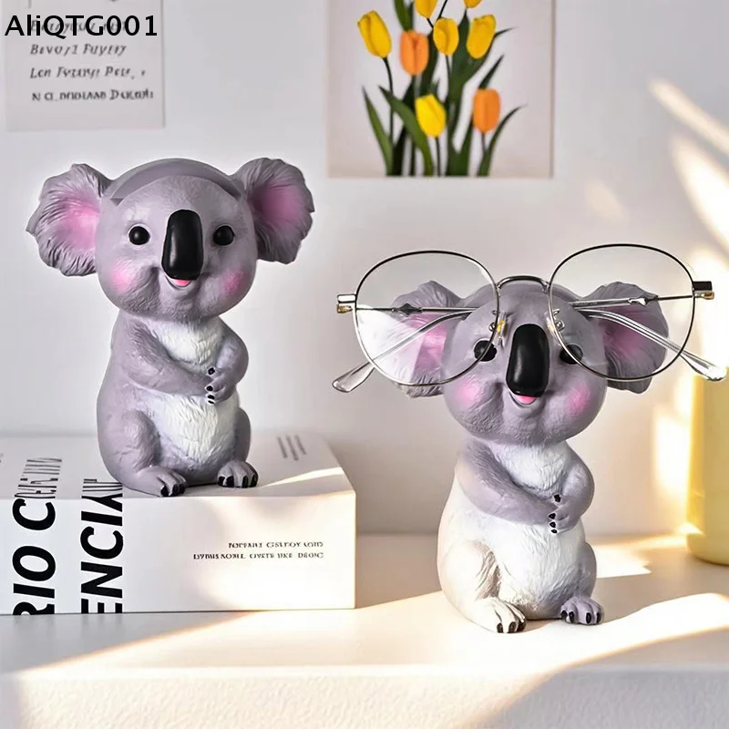 1 шт., милый держатель для очков с изображением коалы, забавная подставка для солнцезащитных очков, креативная полка для очков для декора домашнего офиса
1 шт., милый держатель для очков с изображением коалы, забавная подставка для солнцезащитных очков, креативная полка для очков для декора домашнего офиса