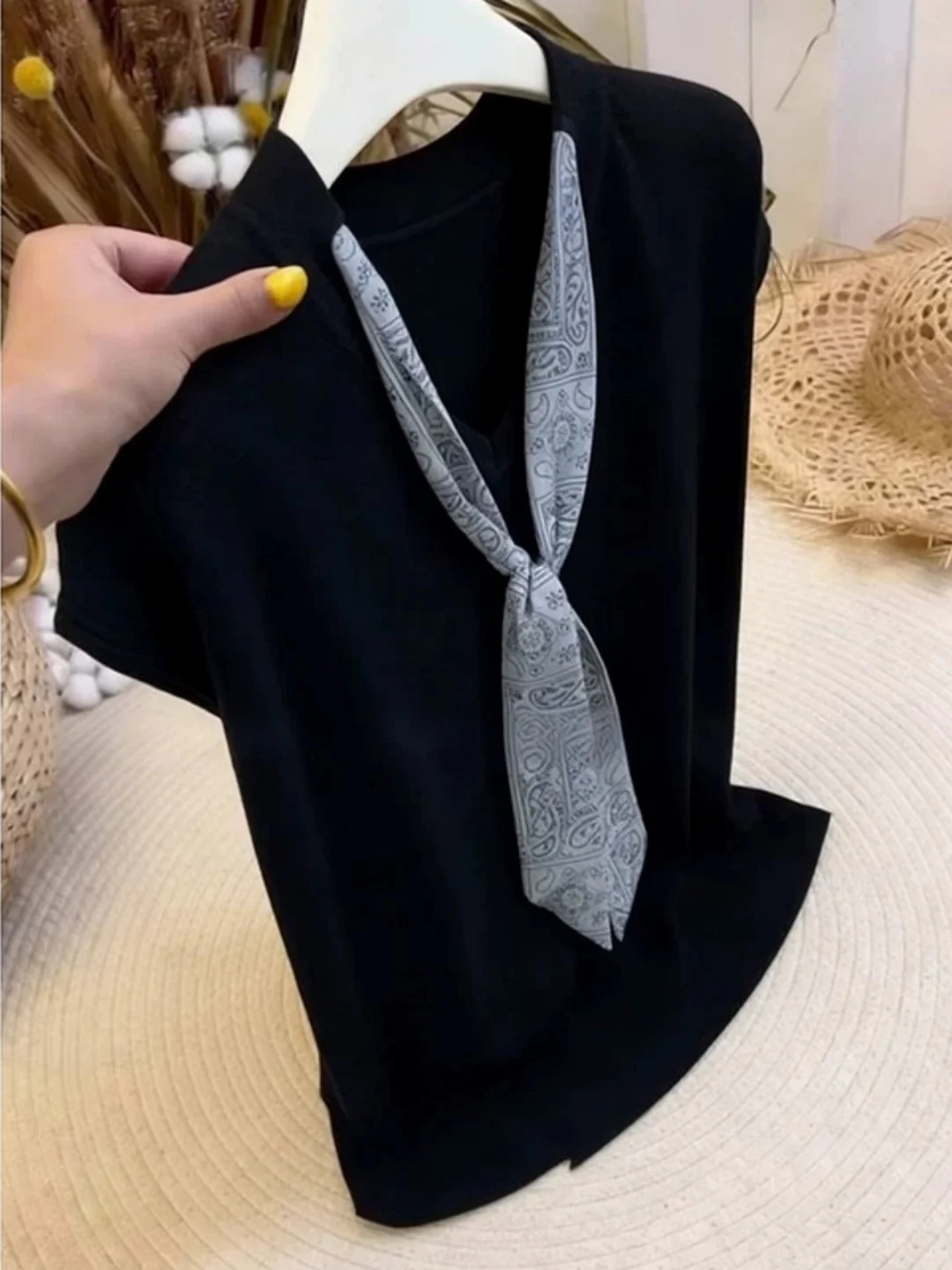 Fashionable Summer Ice Silk Knitted Short Sleeve Women's Top Stylish Versatile Korean Style Slimming Straight Cut Silk Shirt
Fashionable Summer Ice Silk Knitted Short Sleeve Women's Top Stylish Versatile Korean Style Slimming Straight Cut Silk Shirt