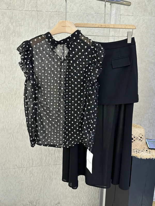 Elegant European Style Two-Piece Set Summer Polka Dot Shirt with Flying Sleeves Mesh Splicing Skirt for Women
Elegant European Style Two-Piece Set Summer Polka Dot Shirt with Flying Sleeves Mesh Splicing Skirt for Women