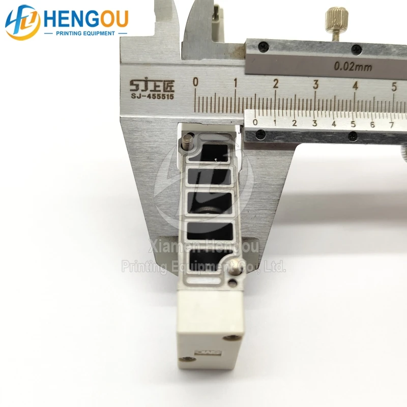 SV2100-5FU SMC SV2100-5FU-CS-N7 Solenoid Valve Pneumatic Component Air Tools Brand New Printing Machine Parts
SV2100-5FU SMC SV2100-5FU-CS-N7 Solenoid Valve Pneumatic Component Air Tools Brand New Printing Machine Parts