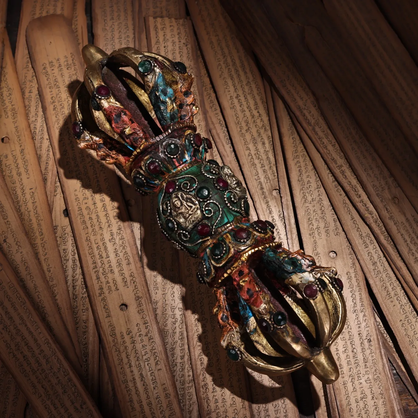 9"Tibetan Temple Collection Old Bronze Outline in gold Mosaic Gem Turquoise Animal Pattern Nine Shares Vajra Phurpa Amulet
9"Tibetan Temple Collection Old Bronze Outline in gold Mosaic Gem Turquoise Animal Pattern Nine Shares Vajra Phurpa Amulet