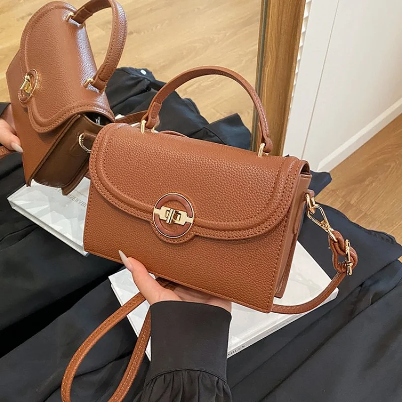 2025 Новая элитная брендовая женская кожаная сумка-тоут известного дизайнера, простой Париж, винтаж
2025 Новая элитная брендовая женская кожаная сумка-тоут известного дизайнера, простой Париж, винтаж 