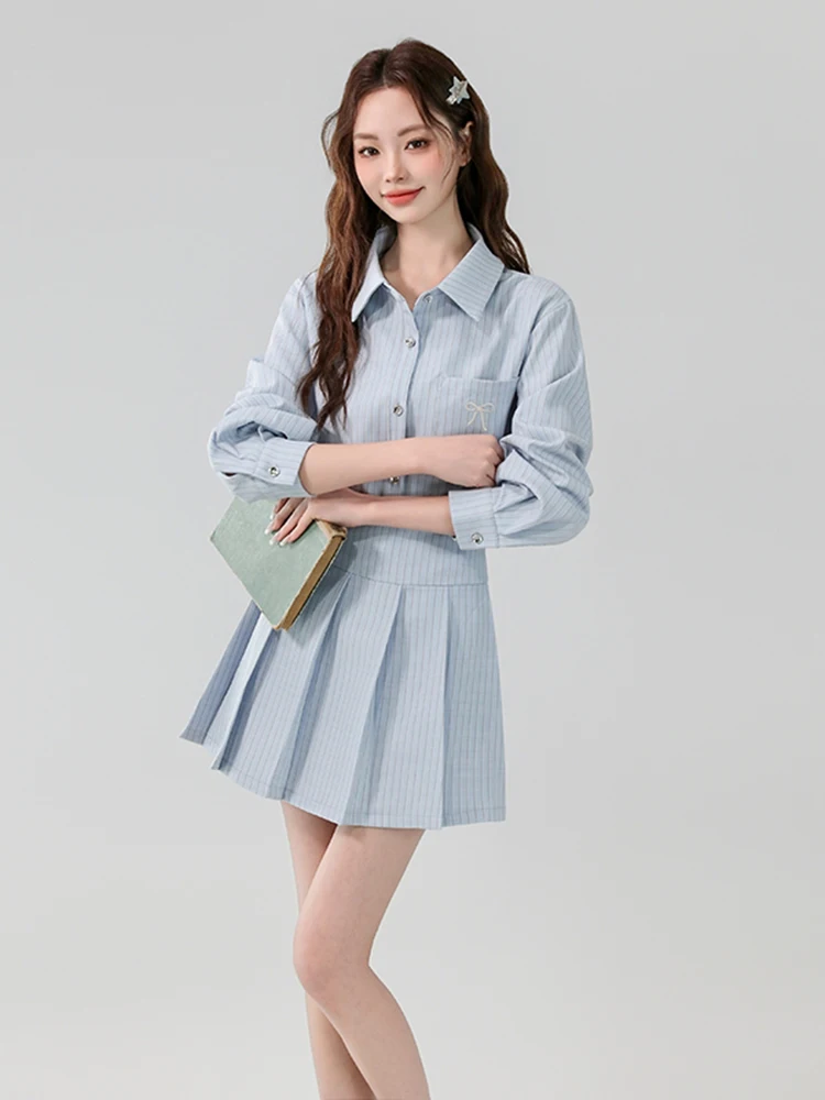 Наряды в консервативном стиле, комплект из 2 юбок, новинка 2025 года, модные полосатые рубашки + плиссированная юбка с высокой талией, милый костюм
Наряды в консервативном стиле, комплект из 2 юбок, новинка 2025 года, модные полосатые рубашки + плиссированная юбка с высокой талией, милый костюм