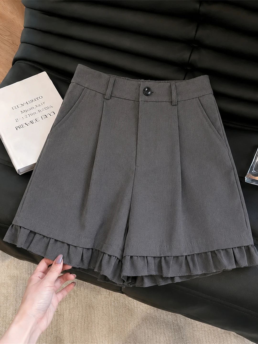 Summer 2026 High Waist Loose Fit Korean Style Commute Wind Suit Shorts Women's Fashion Trendy Five-Quarter Pants Wood Ear Lace
Summer 2026 High Waist Loose Fit Korean Style Commute Wind Suit Shorts Women's Fashion Trendy Five-Quarter Pants Wood Ear Lace