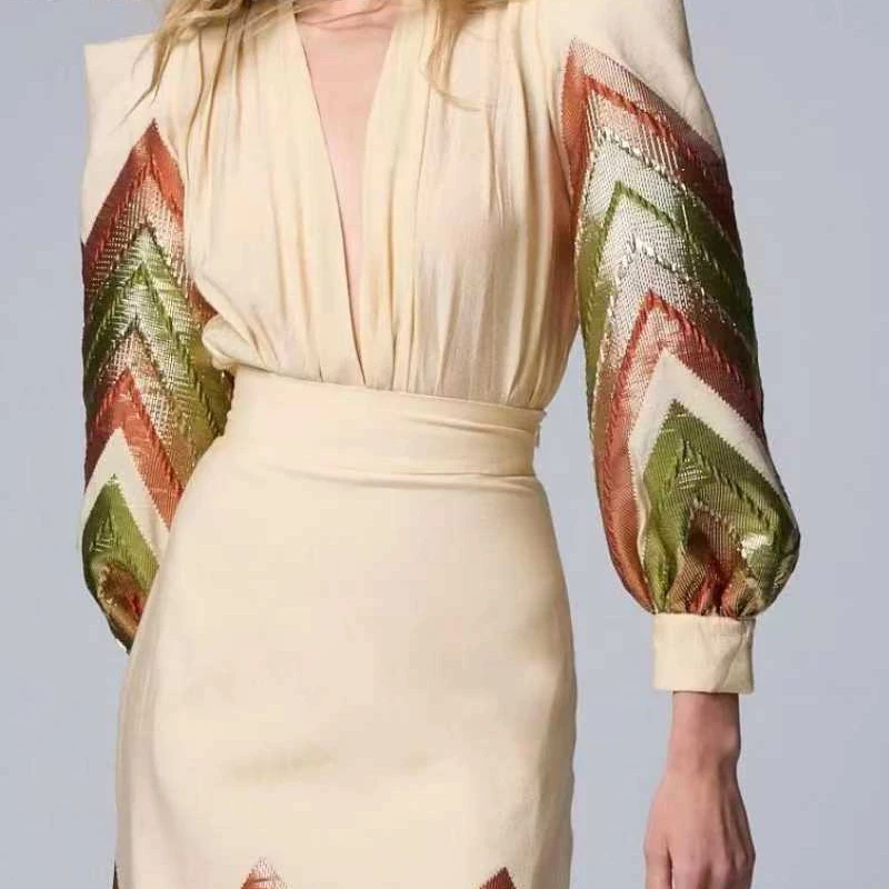 Женские повседневные облегающие комплекты с длинным рукавом, сексуальный топ с v-образным вырезом и длинная юбка, модный блестящий лоскутный принт, драпированный костюм из 2 предметов
Женские повседневные облегающие комплекты с длинным рукавом, сексуальный топ с v-образным вырезом и длинная юбка, модный блестящий лоскутный принт, драпированный костюм из 2 предметов